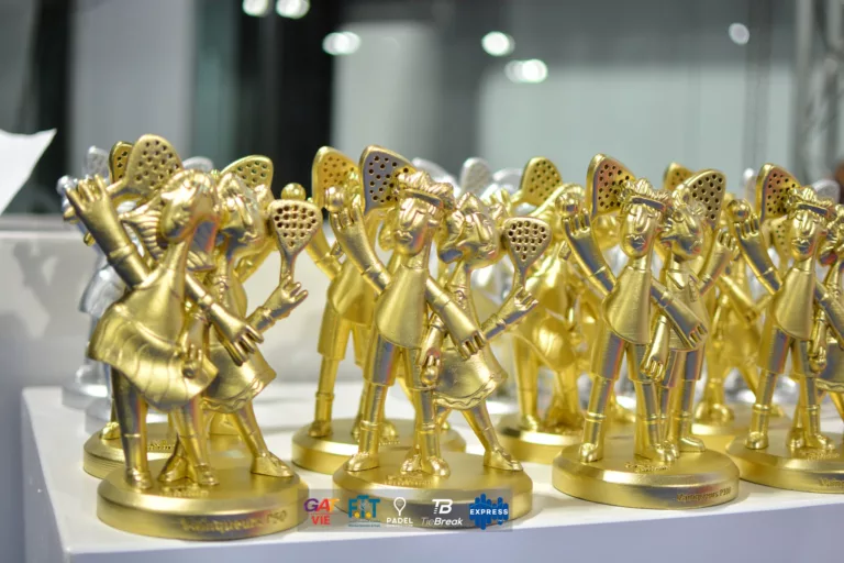 Trophées du GAT VIE Padel Trophy remis aux vainqueurs
