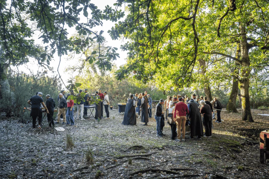 Participants d’Equity Capital réalisant l’activité Fort Boyard en plein cœur de la forêt, organisée par Ask’Event pour renforcer la cohésion d’équipe