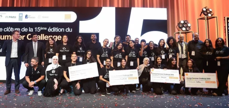 Les finalistes de l’Orange Summer Challenge 2025 réunis lors de la cérémonie de clôture du programme.